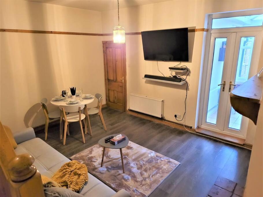 Nice 4-Bedroom Vacation Home With Indoor Fireplace Wellington  Buitenkant foto