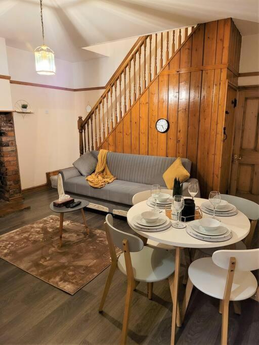 Nice 4-Bedroom Vacation Home With Indoor Fireplace Wellington  Buitenkant foto