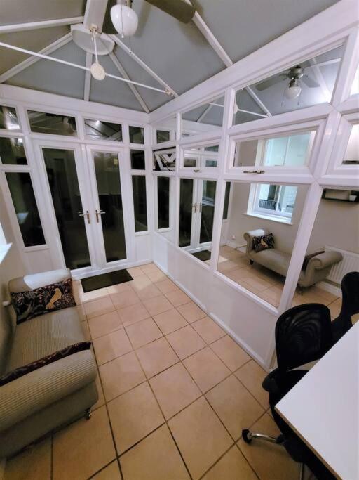 Nice 4-Bedroom Vacation Home With Indoor Fireplace Wellington  Buitenkant foto